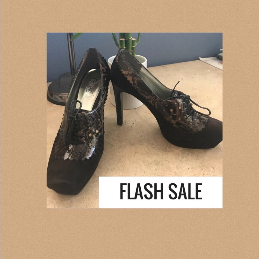 🦈🦈Brown heels by Carlos Santana🦈